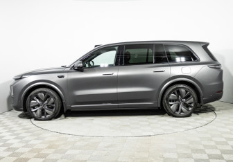 Подержанный автомобиль LiXiang L9 2024 года (8 фото)