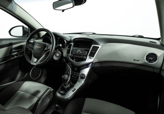 Подержанный автомобиль Chevrolet Cruze Sedan 2012 года (9 фото)