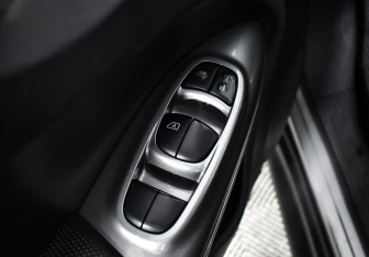Подержанный автомобиль Nissan Juke 2012 года (10 фото)