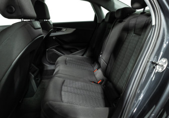 Подержанный автомобиль Audi A4 Sedan 2015 года (10 фото)