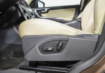 Подержанный автомобиль Volvo XC60 2014 года (10 фото)