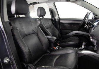 Подержанный автомобиль Mitsubishi Outlander 2008 года (11 фото)