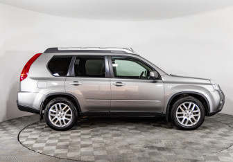 Подержанный автомобиль Nissan X-Trail 2013 года (4 фото)