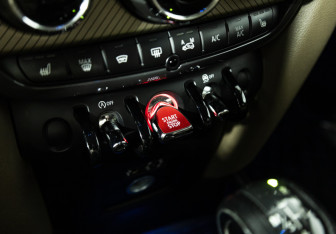 Подержанный автомобиль MINI Countryman 2017 года (18 фото)