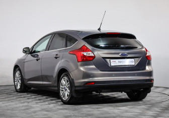 Подержанный автомобиль Ford Focus Hatchback 2013 года (7 фото)