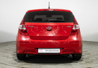 Подержанный автомобиль Hyundai i30 Hatchback 2010 года (6 фото)