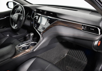 Подержанный автомобиль Toyota Camry Sedan 2019 года (12 фото)