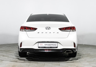 Подержанный автомобиль Hyundai Sonata 2019 года (6 фото)