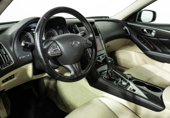 Подержанный автомобиль Infiniti Q50 2016 года (11 фото)