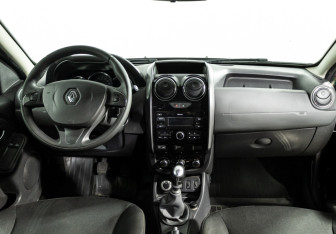 Подержанный автомобиль Renault Duster 2018 года (13 фото)