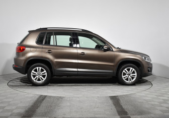 Подержанный автомобиль Volkswagen Tiguan 2015 года (4 фото)