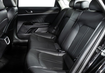 Подержанный автомобиль Kia K5 2024 года (11 фото)