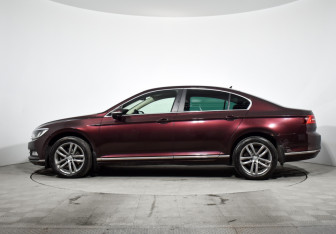 Подержанный автомобиль Volkswagen Passat Sedan 2017 года (8 фото)