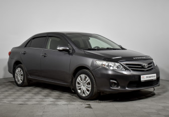 Подержанный автомобиль Toyota Corolla Sedan 2011 года (3 фото)