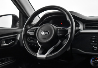 Подержанный автомобиль Kia Rio Sedan 2019 года (15 фото)