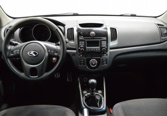 Подержанный автомобиль Kia Cerato Coupe 2010 года (14 фото)