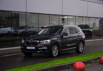 Подержанный автомобиль BMW X3 2019 года (3 фото)