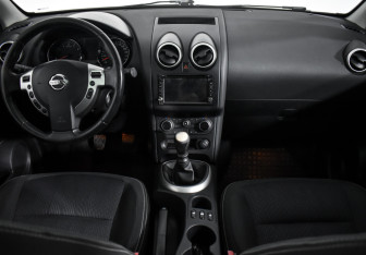 Подержанный автомобиль Nissan Qashqai+2 2013 года (14 фото)