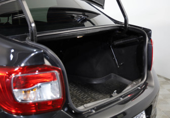 Подержанный автомобиль Renault Logan Sedan 2017 года (17 фото)