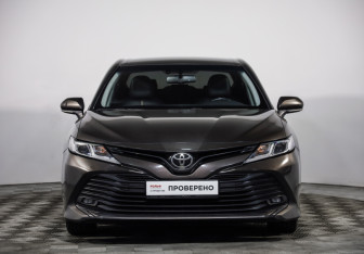 Подержанный автомобиль Toyota Camry Sedan 2019 года (2 фото)