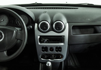 Подержанный автомобиль Renault Sandero 2013 года (14 фото)