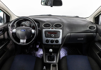 Подержанный автомобиль Ford Focus Sedan 2007 года (10 фото)