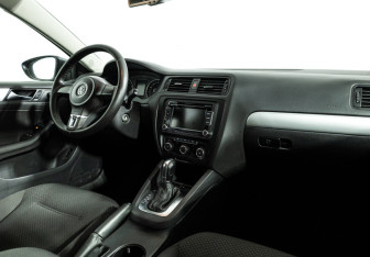 Подержанный автомобиль Volkswagen Jetta Sedan 2011 года (9 фото)