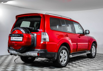 Подержанный автомобиль Mitsubishi Pajero 2007 года (5 фото)