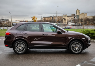 Подержанный автомобиль Porsche Cayenne 2014 года (6 фото)
