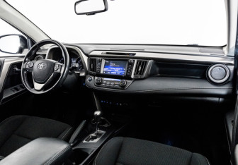 Подержанный автомобиль Toyota RAV4 2019 года (9 фото)