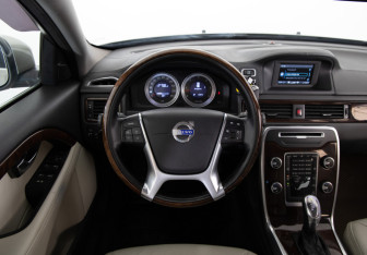 Подержанный автомобиль Volvo XC70 2012 года (10 фото)