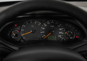 Подержанный автомобиль Ford Focus Sedan 2003 года (11 фото)