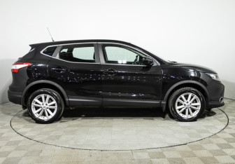 Подержанный автомобиль Nissan Qashqai 2016 года (4 фото)