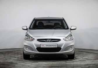 Подержанный автомобиль Hyundai Solaris Sedan 2012 года (2 фото)
