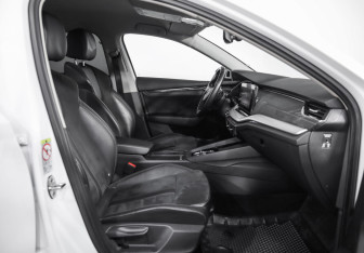 Подержанный автомобиль Skoda Octavia Liftback 2021 года (22 фото)