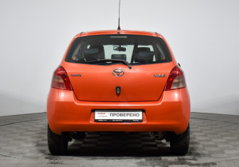 Подержанный автомобиль Toyota Yaris Hatchback 2006 года (6 фото)