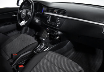 Подержанный автомобиль Kia Rio Hatchback 2018 года (15 фото)