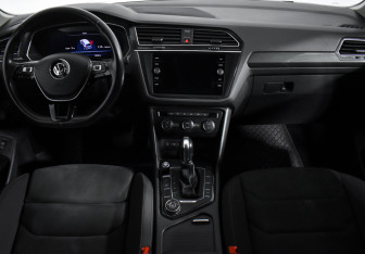 Подержанный автомобиль Volkswagen Tiguan 2018 года (15 фото)
