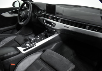 Подержанный автомобиль Audi A4 Sedan 2019 года (13 фото)