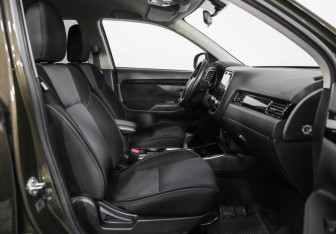 Подержанный автомобиль Mitsubishi Outlander 2020 года (20 фото)