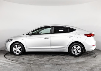 Подержанный автомобиль Hyundai Elantra Sedan 2016 года (8 фото)