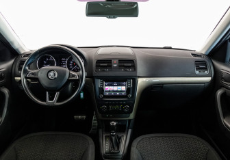 Подержанный автомобиль Skoda Yeti 2015 года (10 фото)