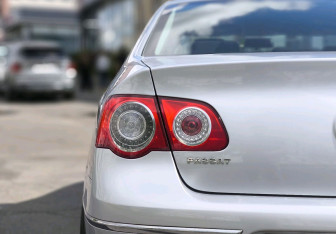 Подержанный автомобиль Volkswagen Passat Sedan 2010 года (7 фото)