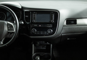 Подержанный автомобиль Mitsubishi Outlander 2012 года (14 фото)