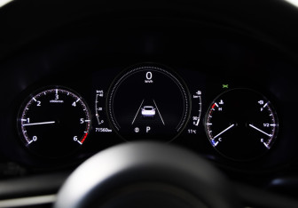 Подержанный автомобиль Mazda CX-30 2019 года (13 фото)