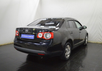Подержанный автомобиль Volkswagen Jetta Sedan 2007 года (5 фото)