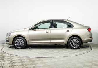 Подержанный автомобиль Skoda Rapid Liftback 2021 года (8 фото)