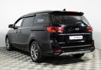 Подержанный автомобиль Kia Carnival 2019 года (7 фото)