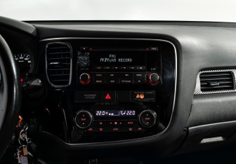 Подержанный автомобиль Mitsubishi Outlander 2013 года (16 фото)