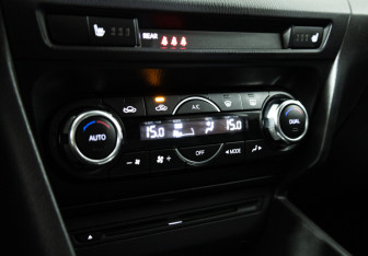Подержанный автомобиль Mazda 3 Sedan 2014 года (15 фото)